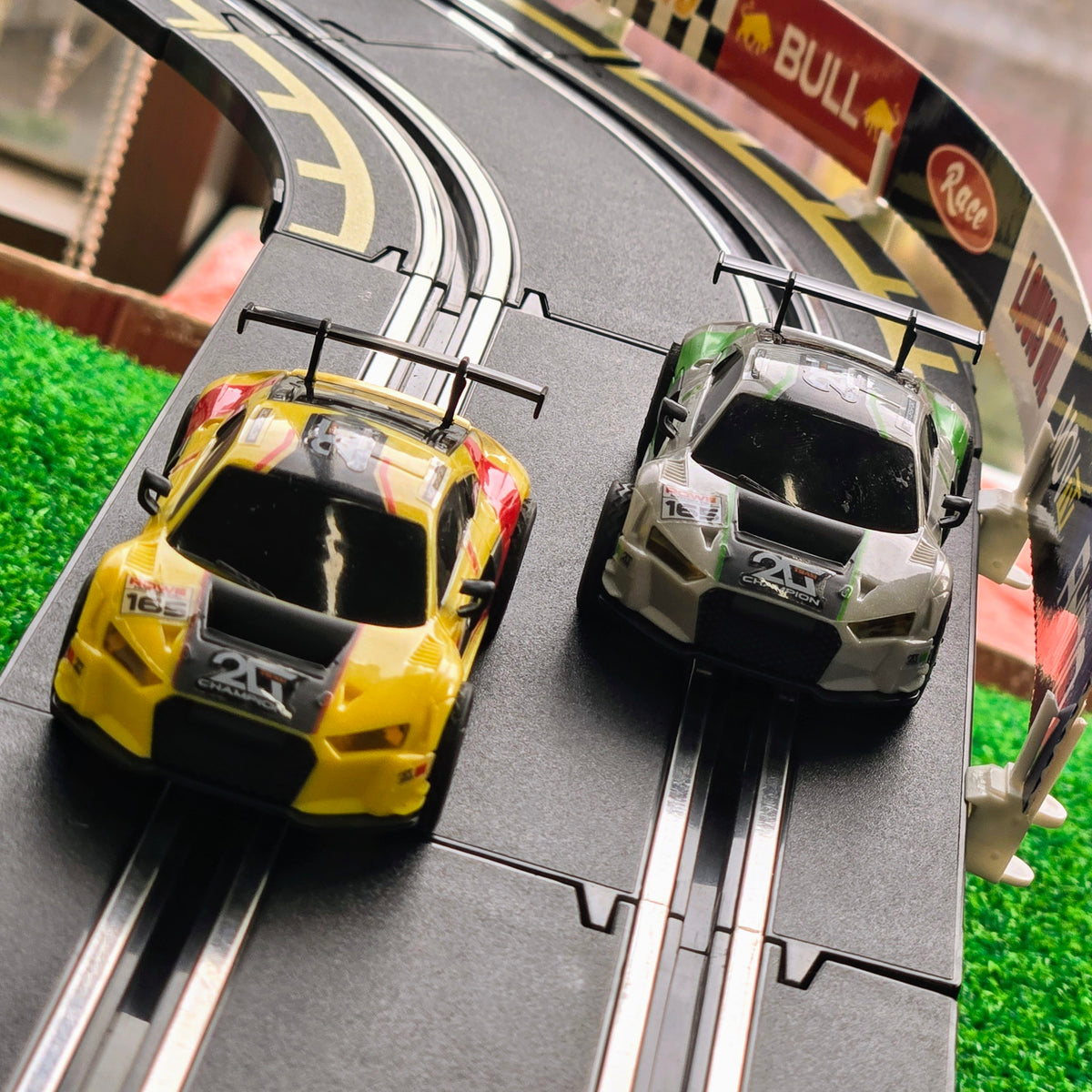 2G Motorsport Track Day Chase – 3.69m Slot Car Set